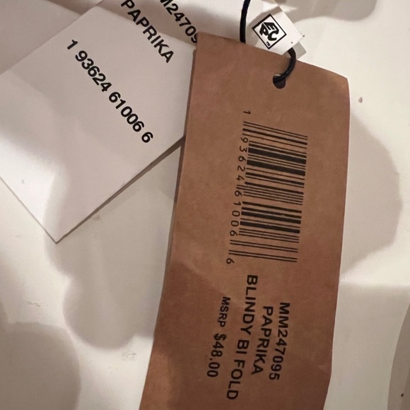 STEVE MADDEN BLINDY BI-FOLD PEBBLE FAUX LEATHER WALLET- PAPRIKA NWT - Picture 5 of 6